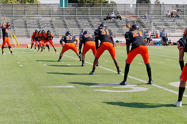 Reedley football players lined up for field kick.