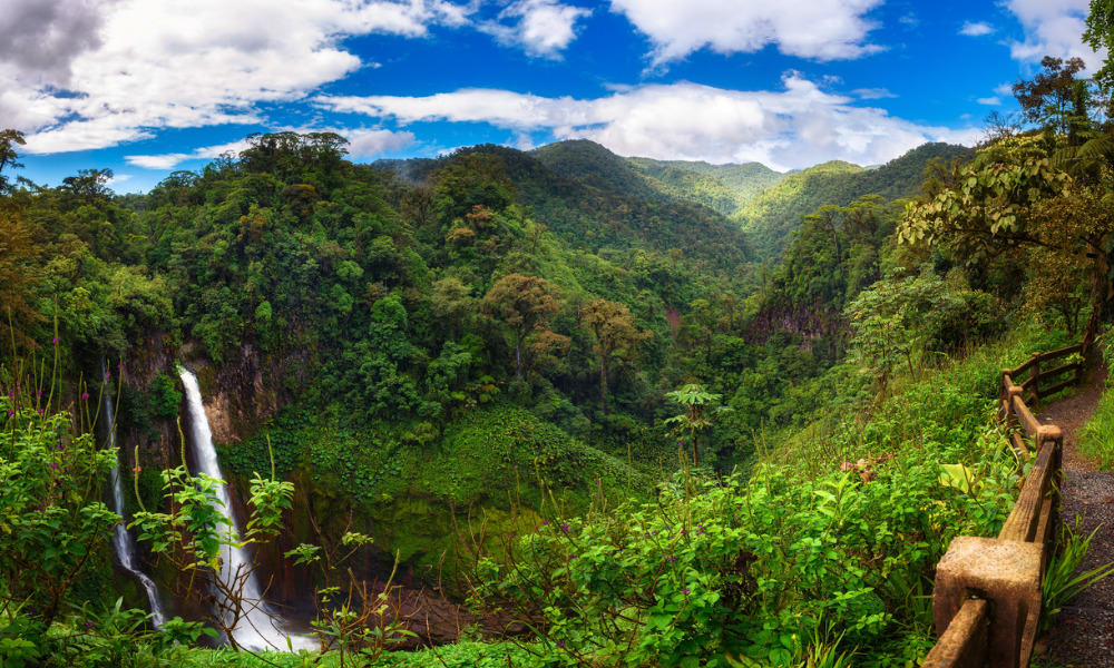 Costa Rican waterfall surrounded by mountains.
